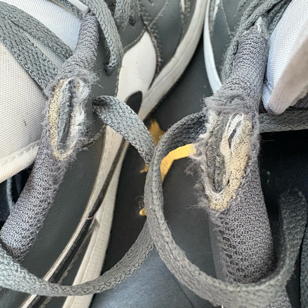 Nike Youth Black and White Sneakers - Picture 8 of 9